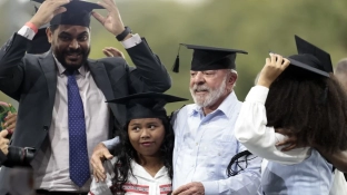 Governo anuncia ampliação da Rede Nacional de Cursinhos Populares