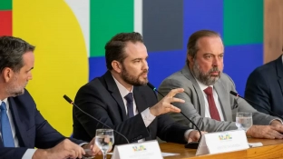 Governo eleva imposto do cigarro para bancar querosene e biodiesel