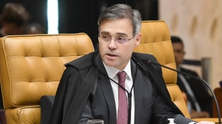 Mendonça determina remoção de vídeo de deputados contrários a Flávio