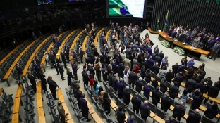 Câmara deve decidir sobre "taxa das blusinhas" nesta segunda