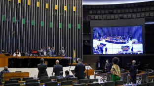 Dino intima partidos a explicar controle de emendas parlamentares