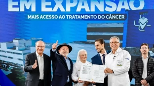 Lula entrega aparelhos de radioterapia em São Paulo