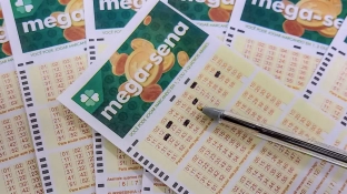 Mega-Sena acumula e prêmio principal vai para R$ 12 milhões
