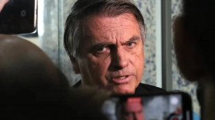 Defesa diz que Bolsonaro não tinha conhecimento sobre vídeo de Eduardo