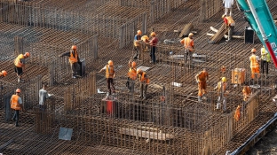 SP acumula mais de 173 mil vagas na área da construção civil este ano; veja como se inscrever