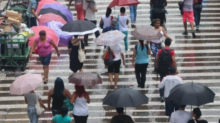 Defesa Civil renova alerta para chuvas fortes entre segunda-feira (21) e quarta-feira (23)