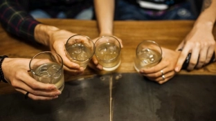 Consumo de álcool durante tratamento psiquiátrico pode oferecer risco à saúde