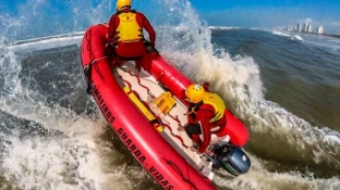 Bombeiros resgatam 56 pessoas de afogamento no litoral norte durante o fim de semana de Carnaval