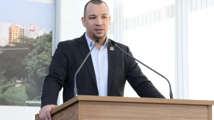 Dylan Dantas solicita esclarecimentos sobre a construção da nova Policlínica Municipal