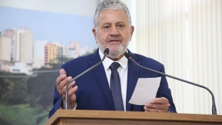 Izídio de Brito cobra afastamento preventivo do secretário municipal de Saúde