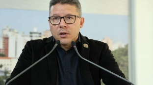 Projeto obriga que estabelecimentos localizados no município sejam obrigados a manter assentos fixos nas áreas próximas aos caixas