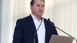 Roberto Freitas cobra implementação do Plano de Contratações Anual no Município