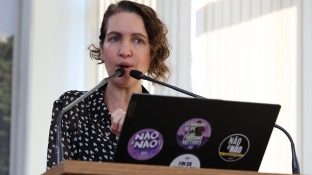 Fernanda Garcia questiona o Executivo sobre falta de papel higiênico nas escolas municipais