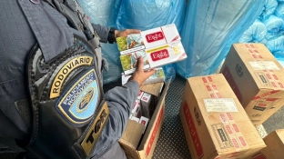 Polícia Rodoviária apreende cerca de 930 mil maços de cigarros contrabandeados na Rodovia Antonio Romano Schincariol, em Tatuí