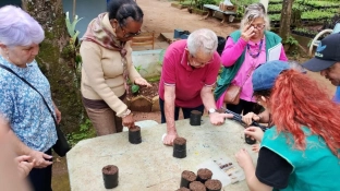 Clube Ecológico ‘Roda Viva’ conhece o Hortinho Municipal