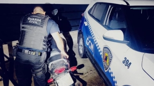 Motocicleta roubada é localizada pela GCM durante patrulhamento no Jardim Nova Esperança