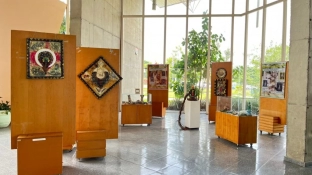 Exposições “Natureza Altar” e “Alinhando com magia” podem ser conferidas na Biblioteca Municipal até o dia 30 de abril