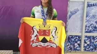 Nadadora de Sorocaba conquista medalha de bronze no Campeonato Paulista de Verão 2025