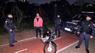 Motocicleta furtada é localizada pela GCM em mata na Zona Norte