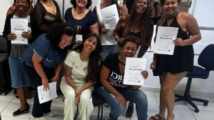 Secretaria da Mulher conclui curso de técnicas de penteados para cabelos crespos e cacheados em Sorocaba