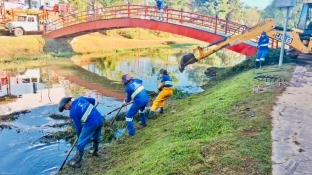 Saae/Sorocaba finaliza a limpeza de bacia de contenção no Parque Kasato Maru