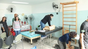 Profissionais da Policlínica recebem treinamento de Suporte Básico de Vida em celebração ao Mês da Enfermagem