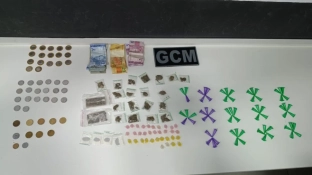 GCM de Sorocaba detém homem com 127 porções de drogas no Jardim Santa Cecília