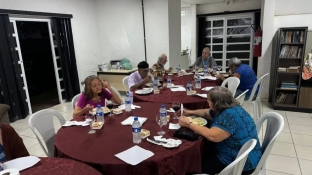 Moradores da Vila Dignidade de Sorocaba celebram Páscoa com jantar especial