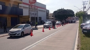 Operação de fiscalização de trânsito aborda 382 veículos na Zona Norte