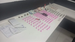GCM prende homem com radiocomunicador e 452 porções de drogas no Jardim São Marcos
