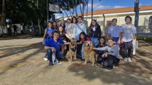 Equipe do Canil da GCM realiza ação social em escola de Sorocaba