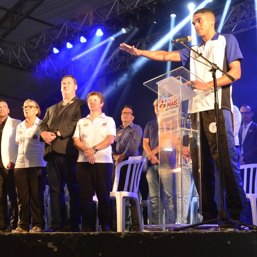 Uma festa emocionante marca o início dos Jogos Regionais