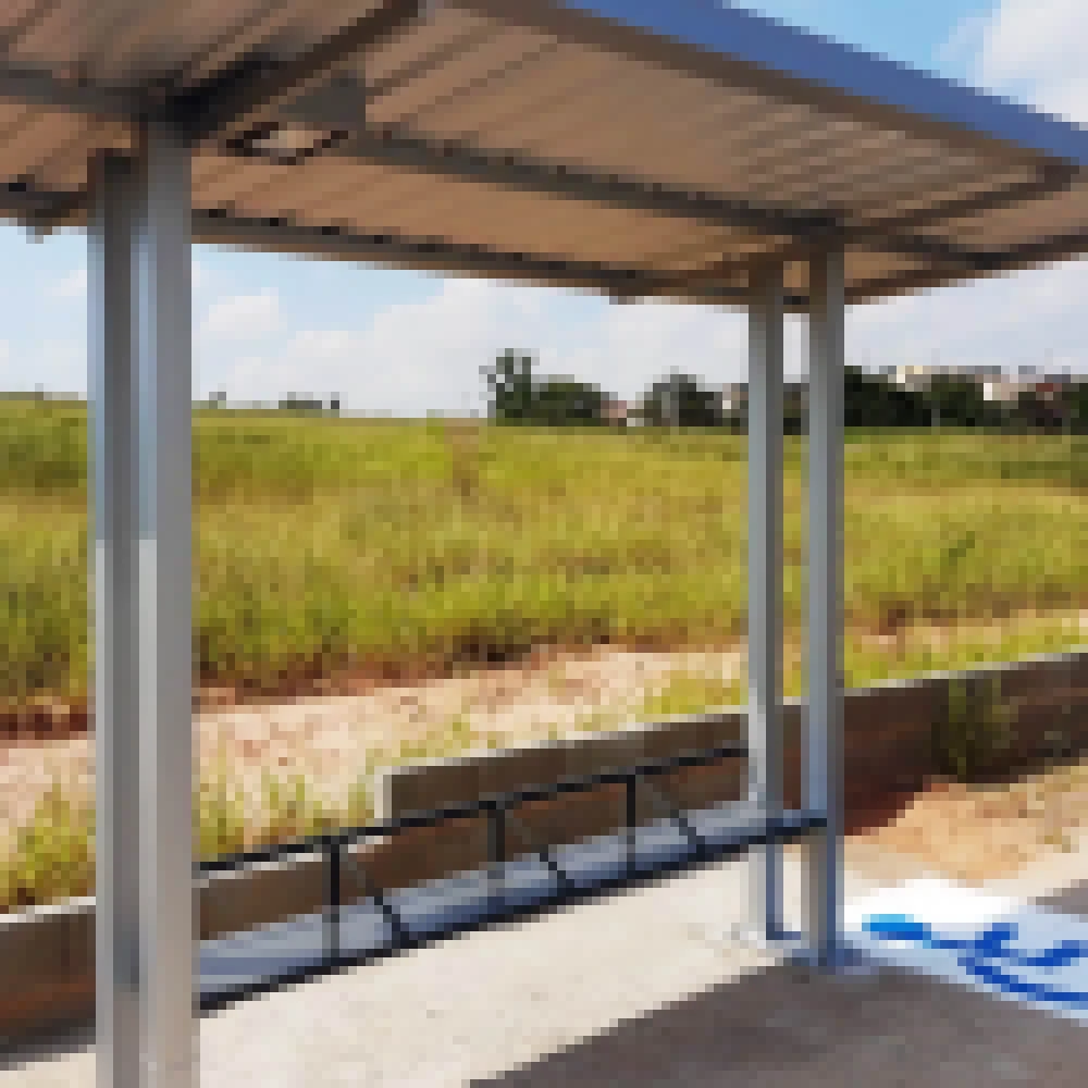 Urbes adota novo modelo de abrigo de ônibus equipado com painel solar