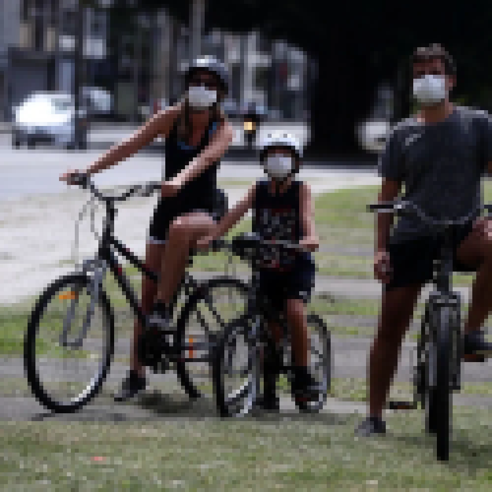 Uso da máscara faz casos de sarampo caírem em São Paulo