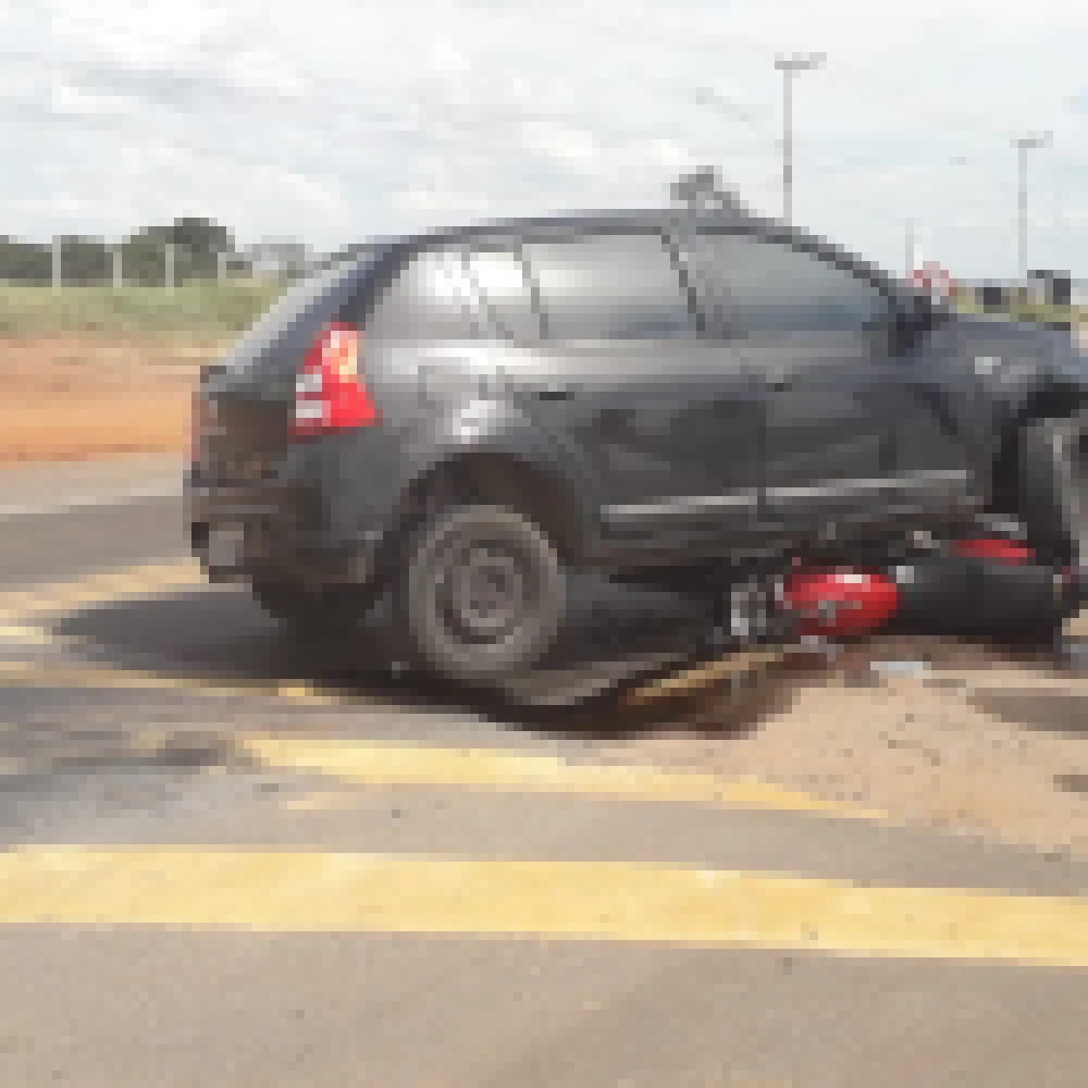 VEJA O VÍDEO: Loja é danificada em acidente de carro na avenida Ipanema