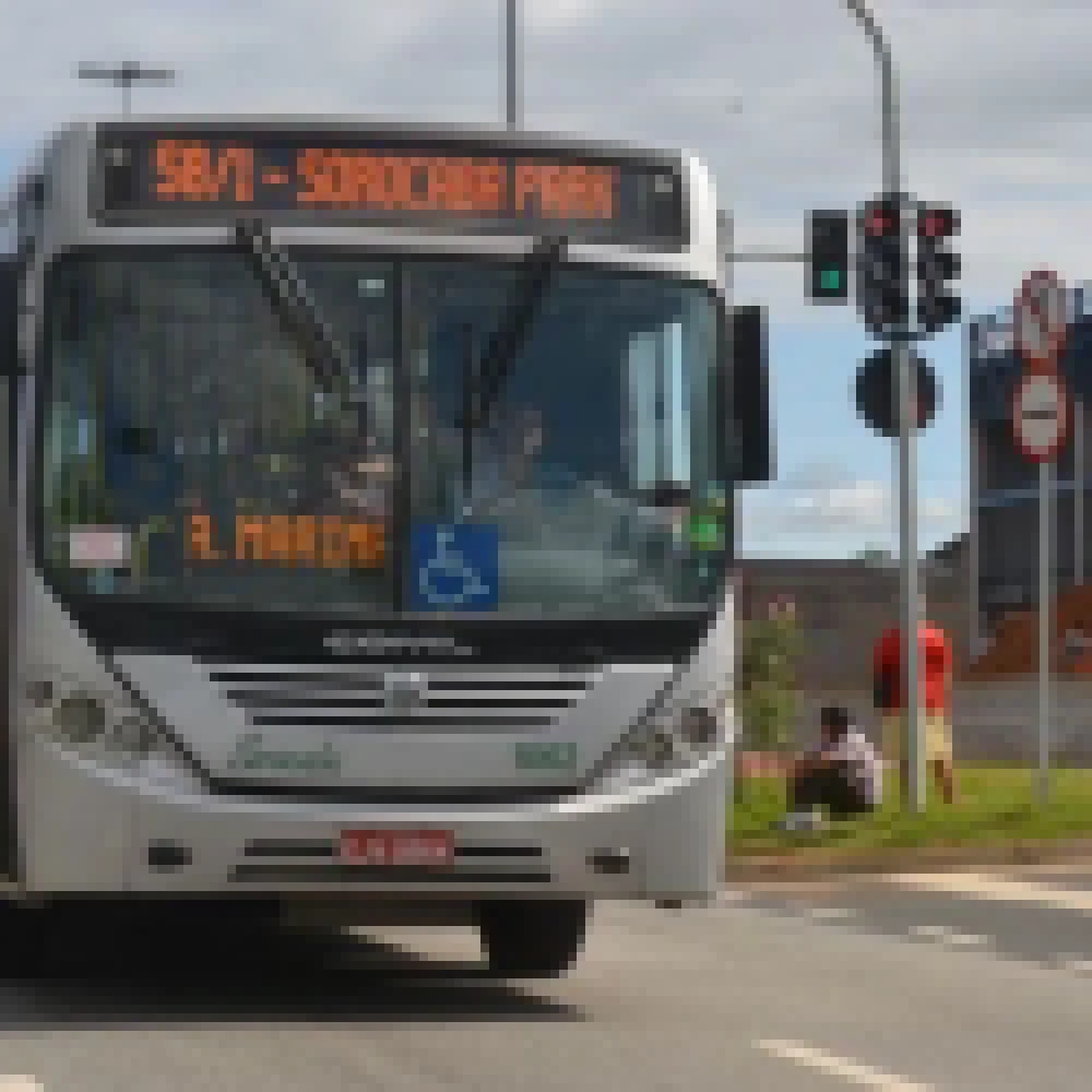 Vereador solicita mais ônibus em horário de pico na Avenida Itavuvu