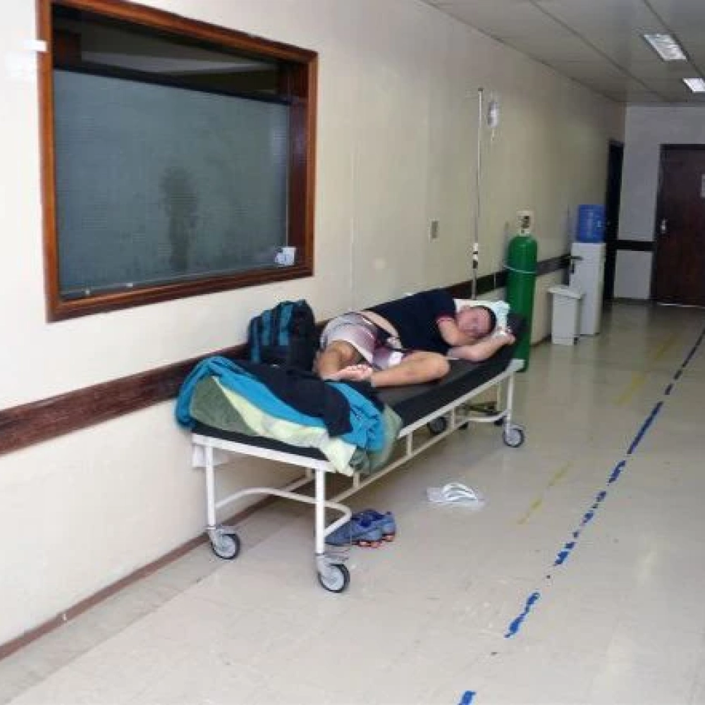 Vistoria na Santa Casa: 31 leitos vazios e pacientes no corredor