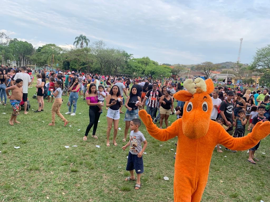 Voluntários do Grupo Sorriso de Criança realizam a tradicional festa de dia das crianças no Centro Esportivo de Brigadeiro Tobias