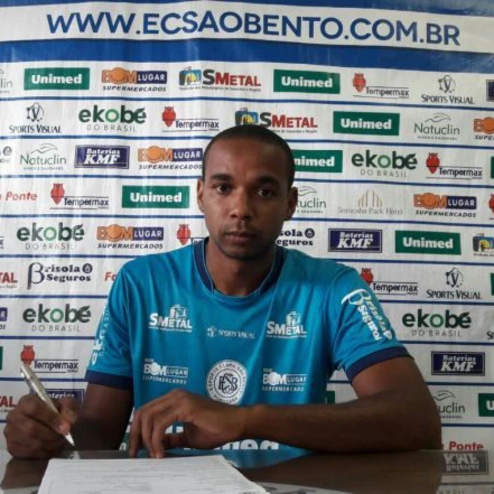 Zagueiro Douglas Assis é contratado pelo São Bento